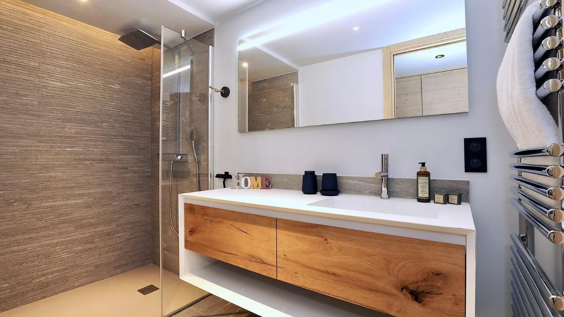 New Modern Chalet With Skis On Saint-Bon-Tarentaise