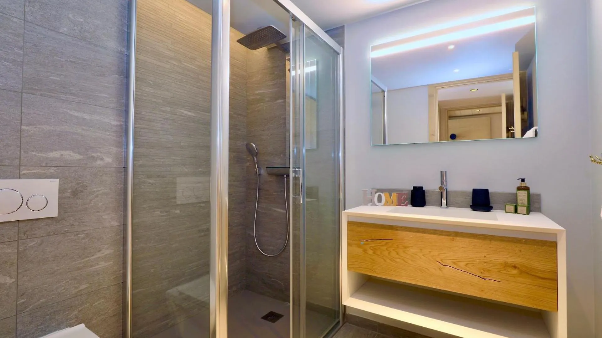 New Modern Chalet With Skis On Saint-Bon-Tarentaise